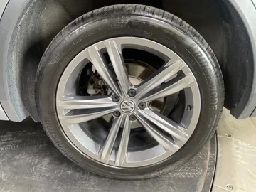 2021 Volkswagen Tiguan - image 7