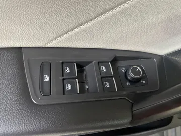 2021 Volkswagen Tiguan - image 28
