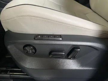 2021 Volkswagen Tiguan - image 21