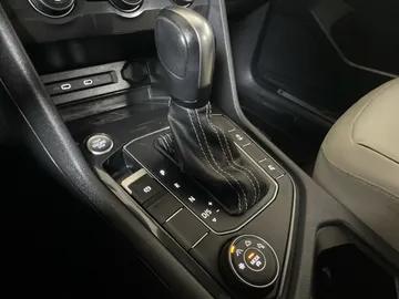 2021 Volkswagen Tiguan - image 26