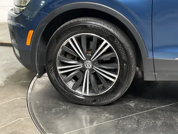 2018 Volkswagen Tiguan - image 19