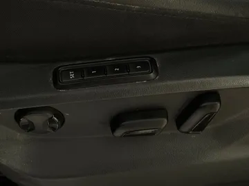 2018 Volkswagen Tiguan - image 17