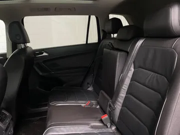 2018 Volkswagen Tiguan - image 12