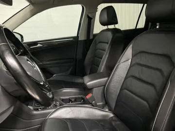 2018 Volkswagen Tiguan - image 10