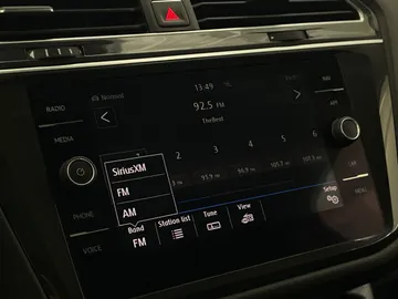2018 Volkswagen Tiguan - image 31