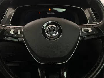 2018 Volkswagen Tiguan - image 15