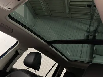 2018 Volkswagen Tiguan - image 11