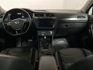2018 Volkswagen Tiguan - image 21