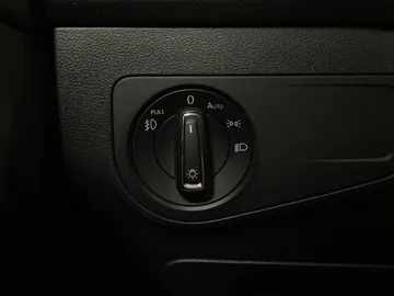2018 Volkswagen Tiguan - image 16