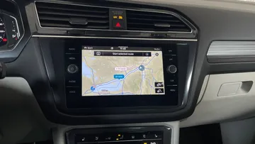 2022 Volkswagen Tiguan - image 24