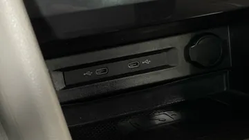 2022 Volkswagen Tiguan - image 32