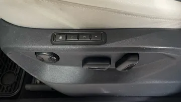 2022 Volkswagen Tiguan - image 21