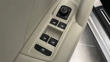 2022 Volkswagen Tiguan - image 29