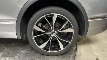 2022 Volkswagen Tiguan - image 7