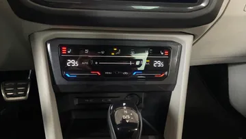 2022 Volkswagen Tiguan - image 26