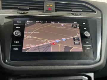 2020 Volkswagen Tiguan - image 24