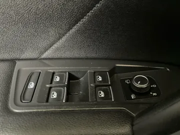 2020 Volkswagen Tiguan - image 29