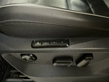 2020 Volkswagen Tiguan - image 21