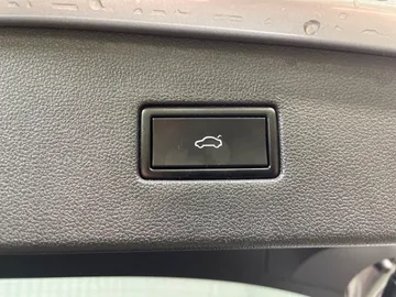 2020 Volkswagen Tiguan - image 23