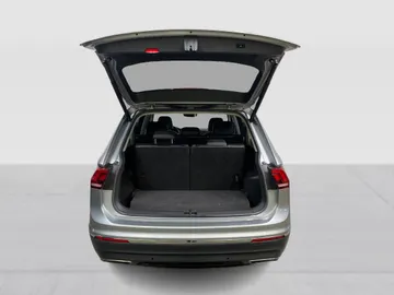 2020 Volkswagen Tiguan - image 14