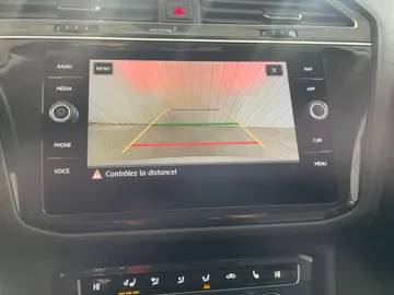 2020 Volkswagen Tiguan - image 25