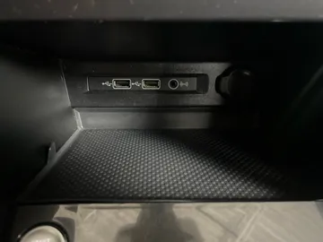 2020 Volkswagen Tiguan - image 31
