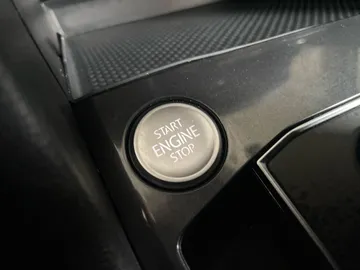 2020 Volkswagen Tiguan - image 27