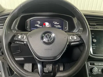 2020 Volkswagen Tiguan - image 19
