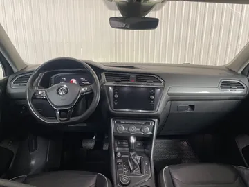 2020 Volkswagen Tiguan - image 4