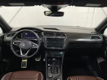 2024 Volkswagen Tiguan - image 4