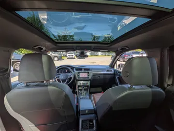 2024 Volkswagen Tiguan - image 9