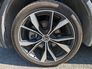 2024 Volkswagen Tiguan - image 7