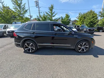 2024 Volkswagen Tiguan - image 4