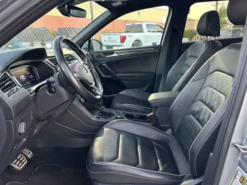 2021 Volkswagen Tiguan - image 8