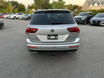 2021 Volkswagen Tiguan - image 4