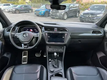 2021 Volkswagen Tiguan - image 9