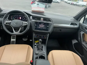 2022 Volkswagen Tiguan - image 10