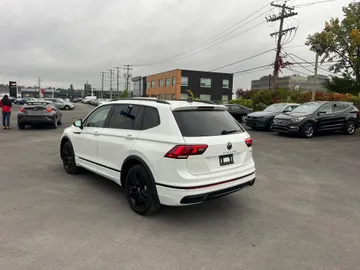 2022 Volkswagen Tiguan - image 7