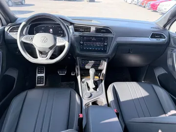 2023 Volkswagen Tiguan - image 9