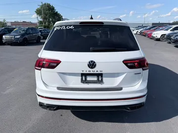 2023 Volkswagen Tiguan - image 4