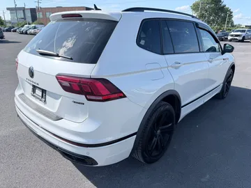 2023 Volkswagen Tiguan - image 6