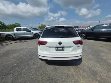 2024 Volkswagen Tiguan - image 6