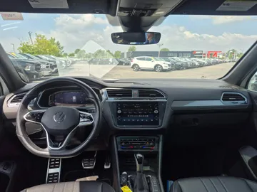 2024 Volkswagen Tiguan - image 9