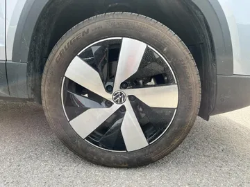 2025 Volkswagen Taos - image 7