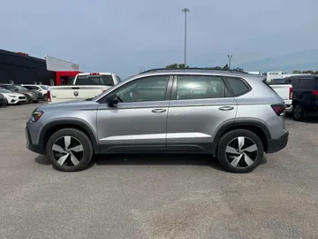 2025 Volkswagen Taos - image 3