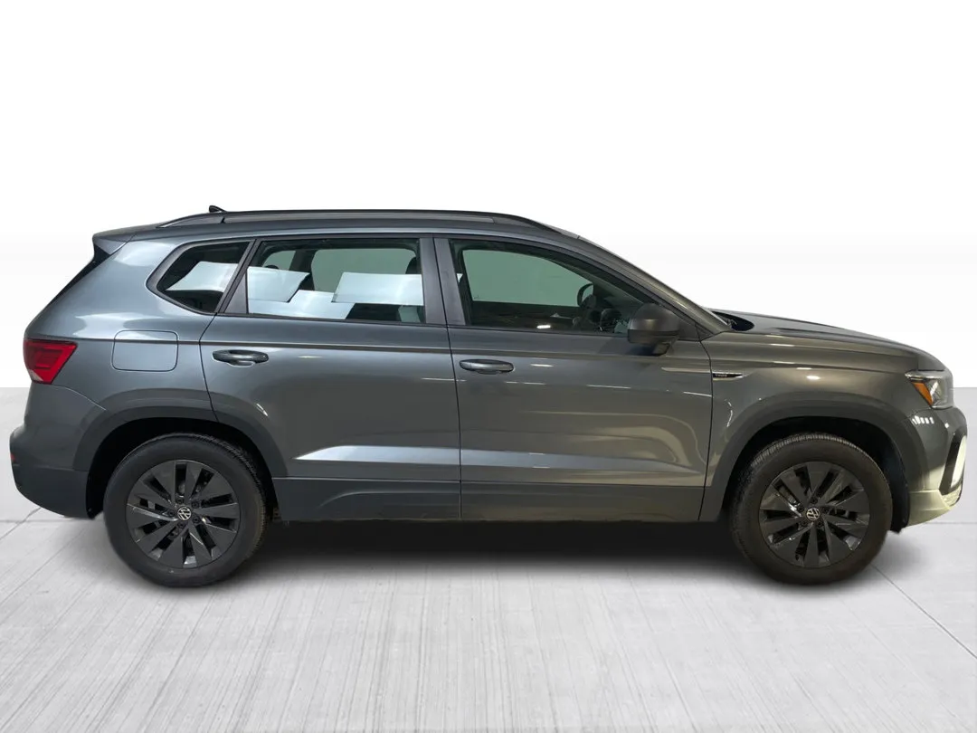 2022 Volkswagen Taos — photo 2