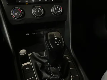 2022 Volkswagen Taos - image 26