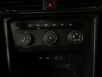 2022 Volkswagen Taos - image 21