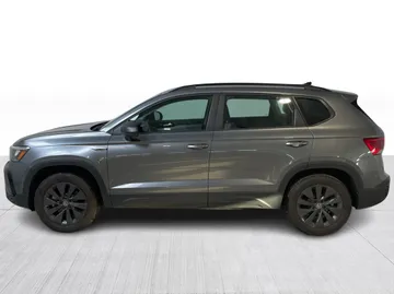 2022 Volkswagen Taos - image 10