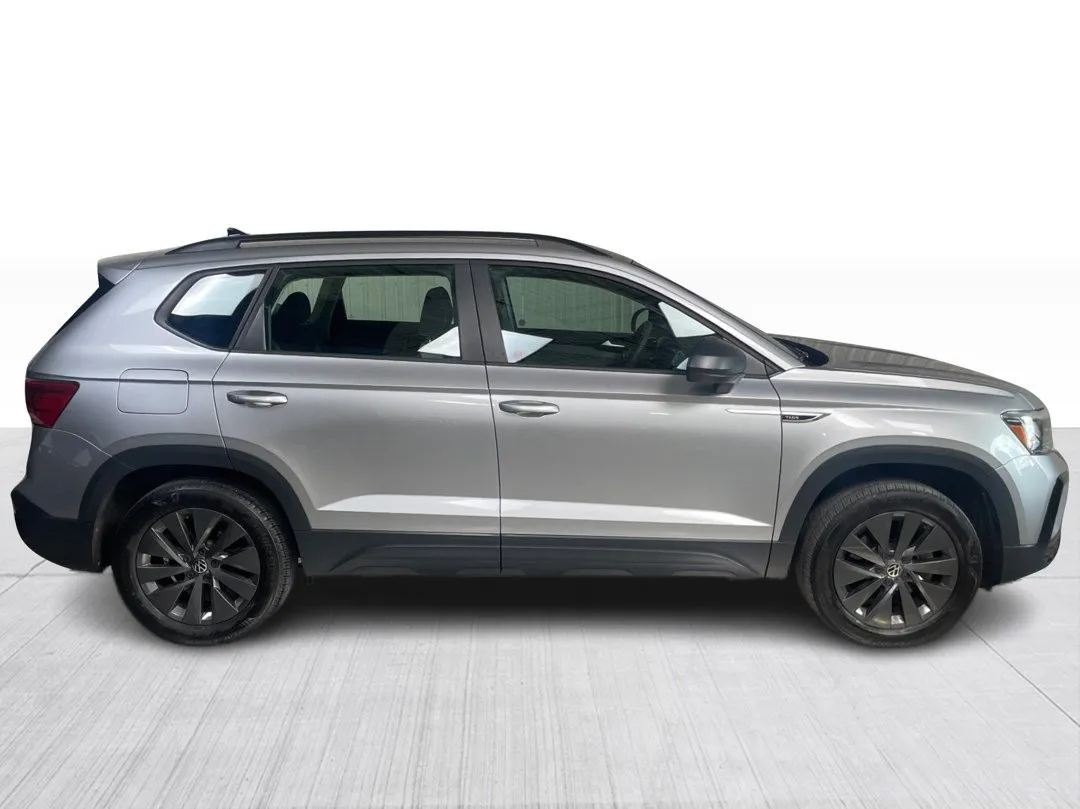 2022 Volkswagen Taos — photo 2
